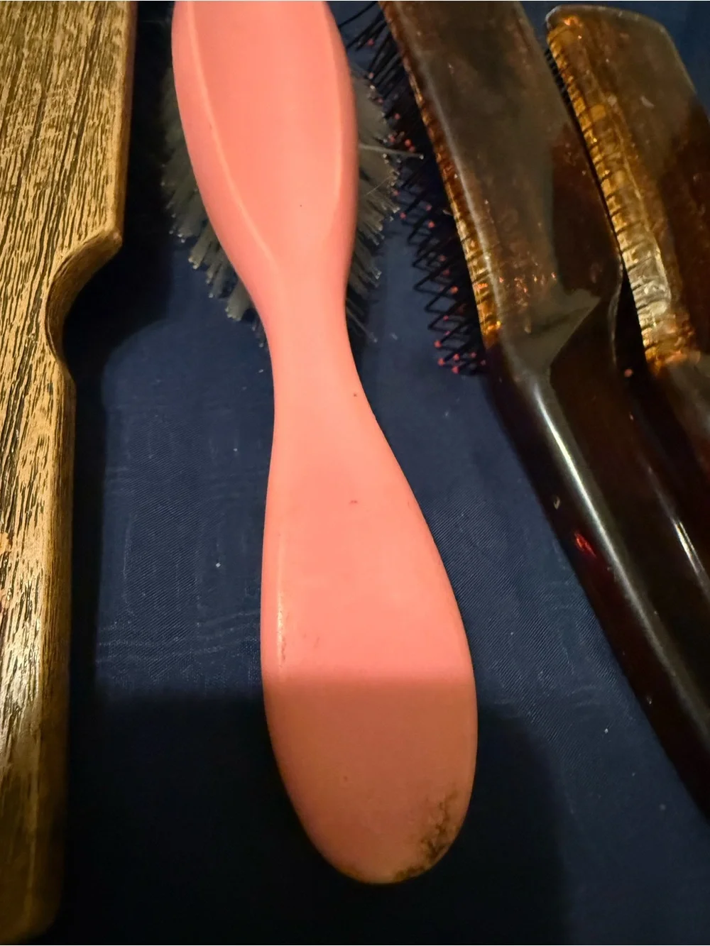 Lot of 7 Vintage 90s Hair Brush Lot of 7 Avon goody and more  see pics